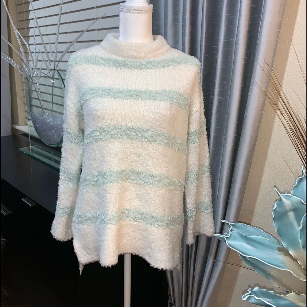 Lou&Grey fuzzy  loose fit soft sweater